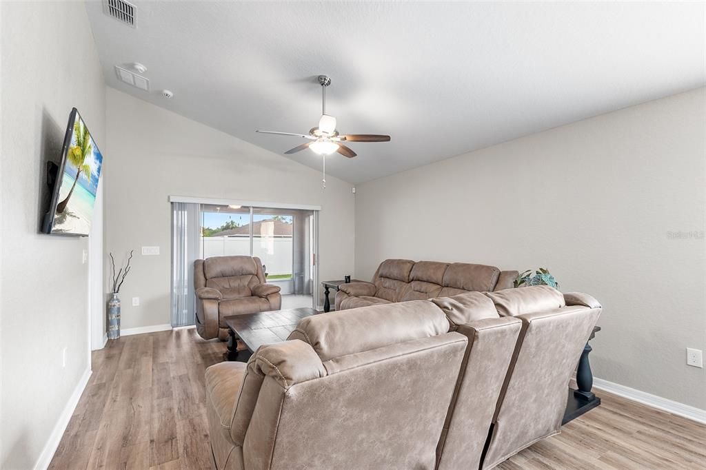 En Venta: $272,000 (3 camas, 2 baños, 1479 Pies cuadrados)