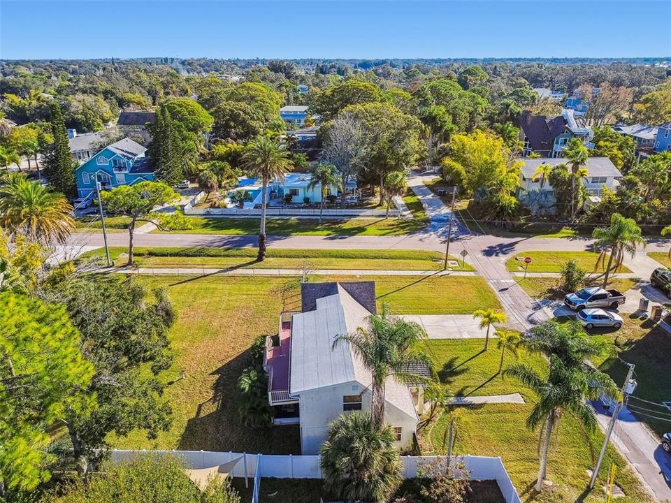 На продажу: $495,000 (0.27 acres)