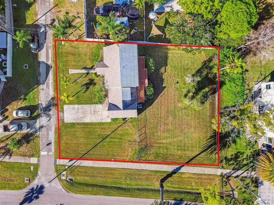 На продажу: $495,000 (0.27 acres)