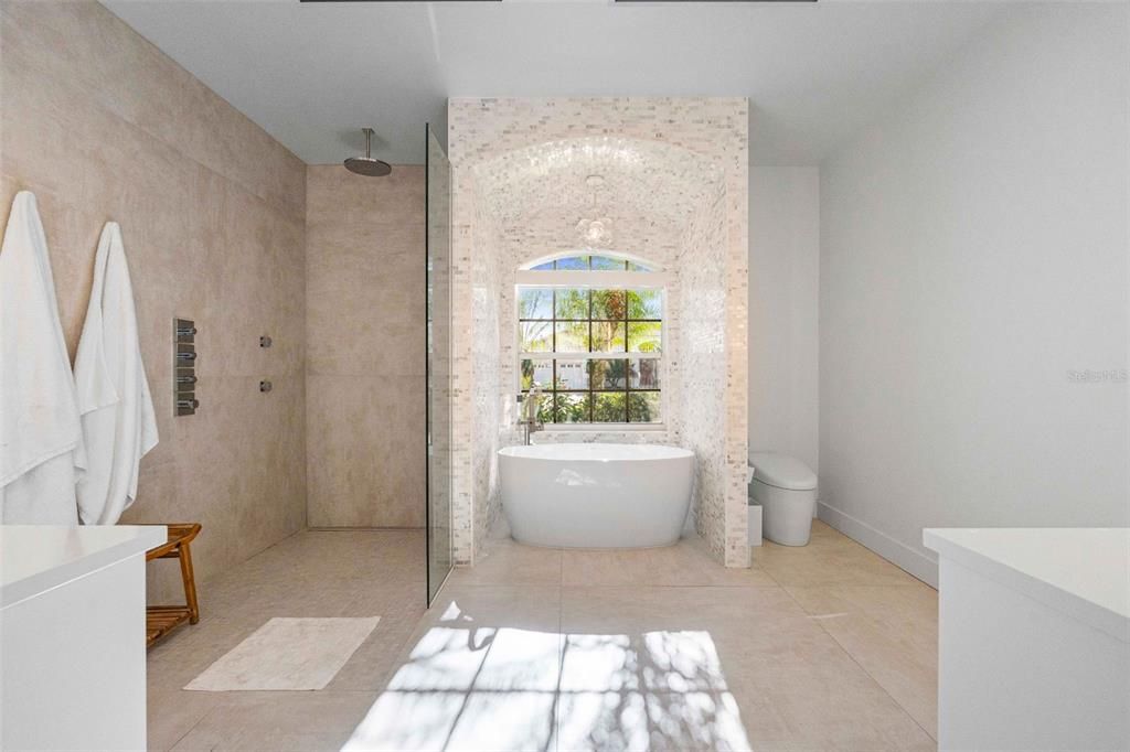 En Venta: $1,140,000 (3 camas, 3 baños, 2505 Pies cuadrados)