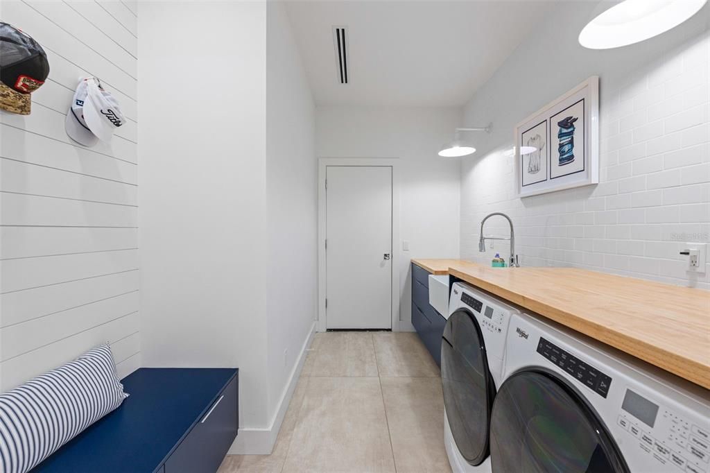 En Venta: $1,140,000 (3 camas, 3 baños, 2505 Pies cuadrados)