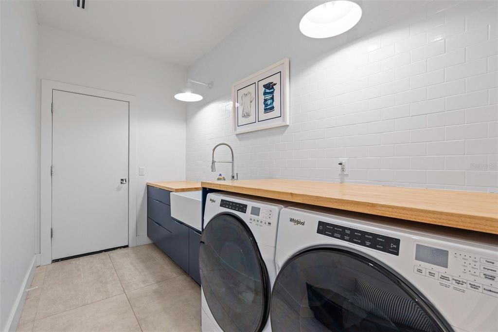 En Venta: $1,140,000 (3 camas, 3 baños, 2505 Pies cuadrados)