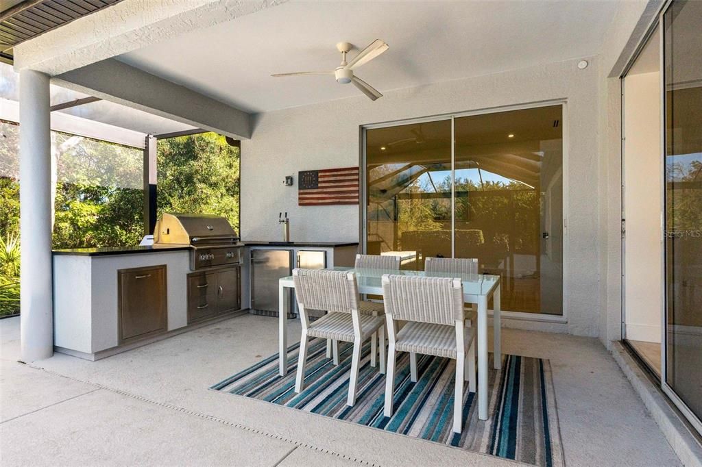 En Venta: $1,140,000 (3 camas, 3 baños, 2505 Pies cuadrados)