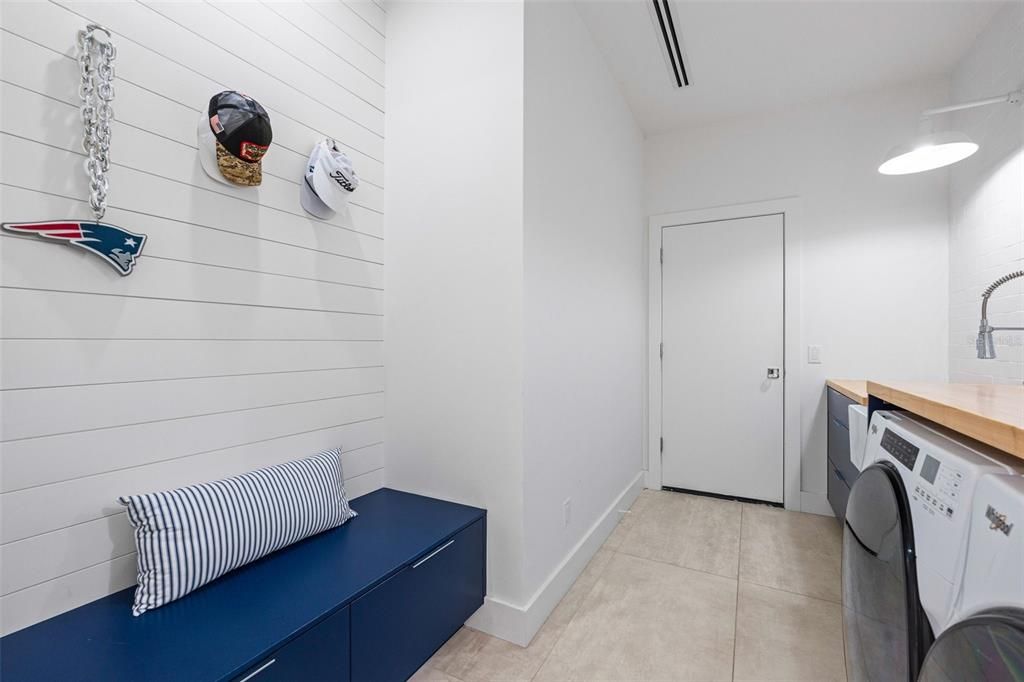 En Venta: $1,140,000 (3 camas, 3 baños, 2505 Pies cuadrados)