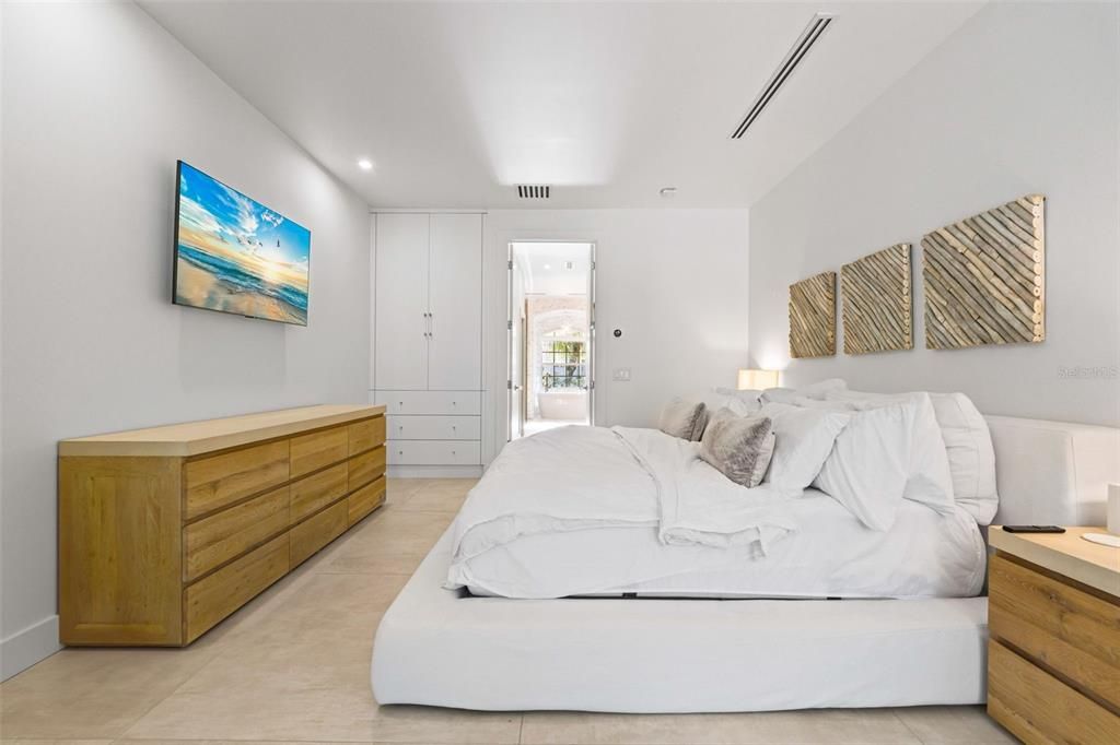 En Venta: $1,140,000 (3 camas, 3 baños, 2505 Pies cuadrados)