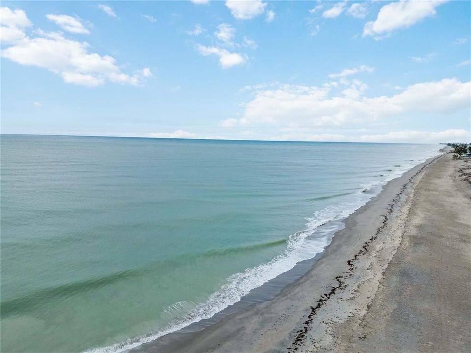 На продажу: $1,375,000 (0.25 acres)