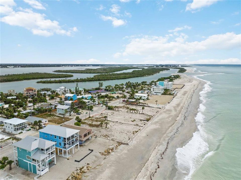 На продажу: $1,375,000 (0.25 acres)