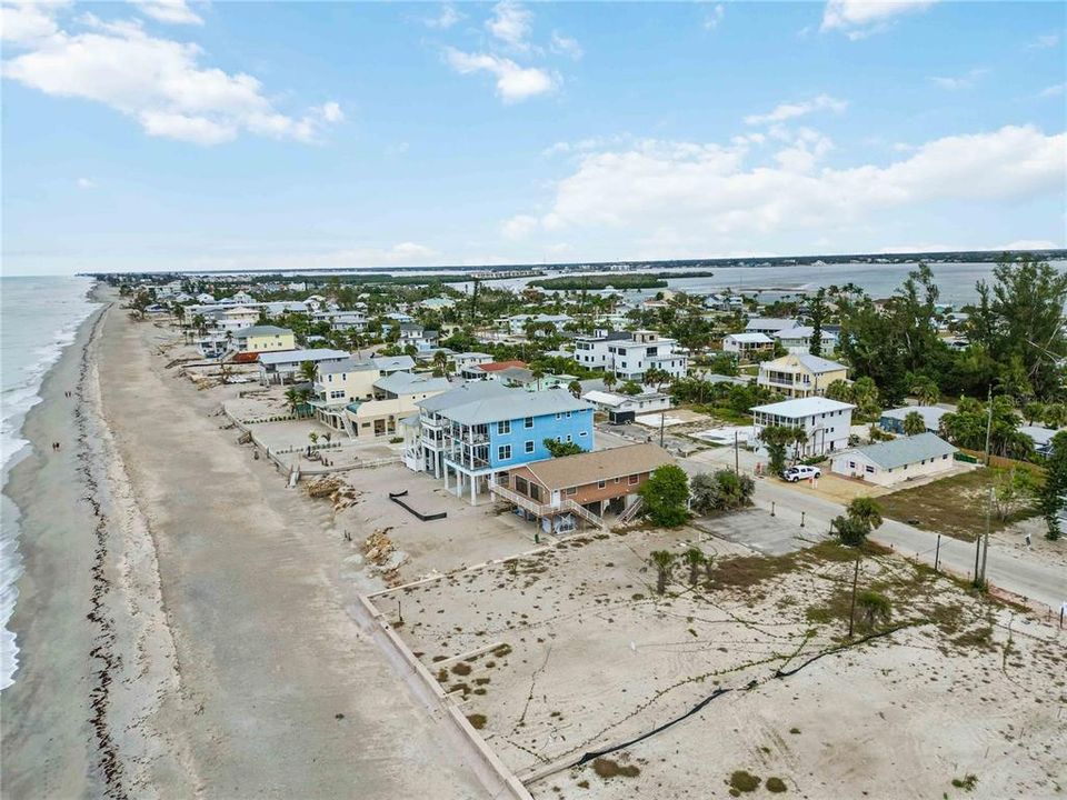 На продажу: $1,375,000 (0.25 acres)