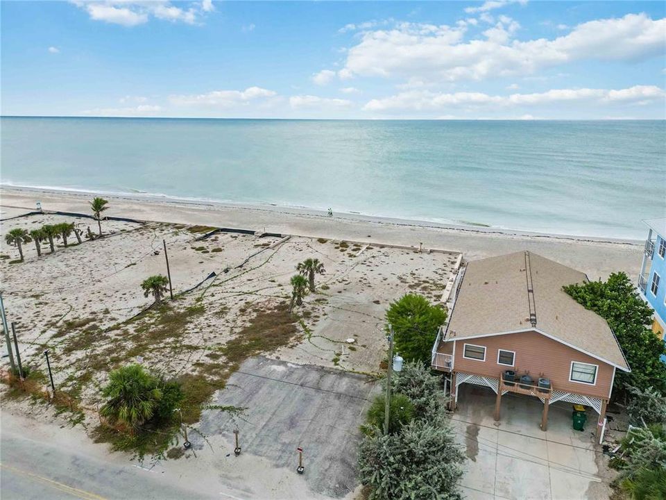 На продажу: $1,375,000 (0.25 acres)