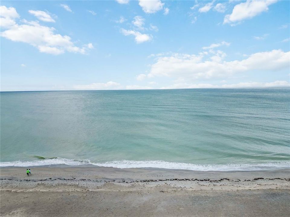 На продажу: $1,375,000 (0.25 acres)