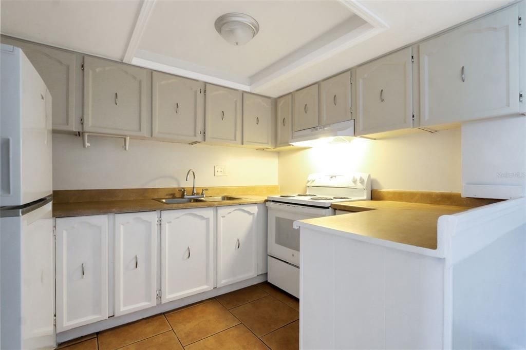 На продажу: $115,000 (2 спален, 1 ванн, 761 Квадратных фут)