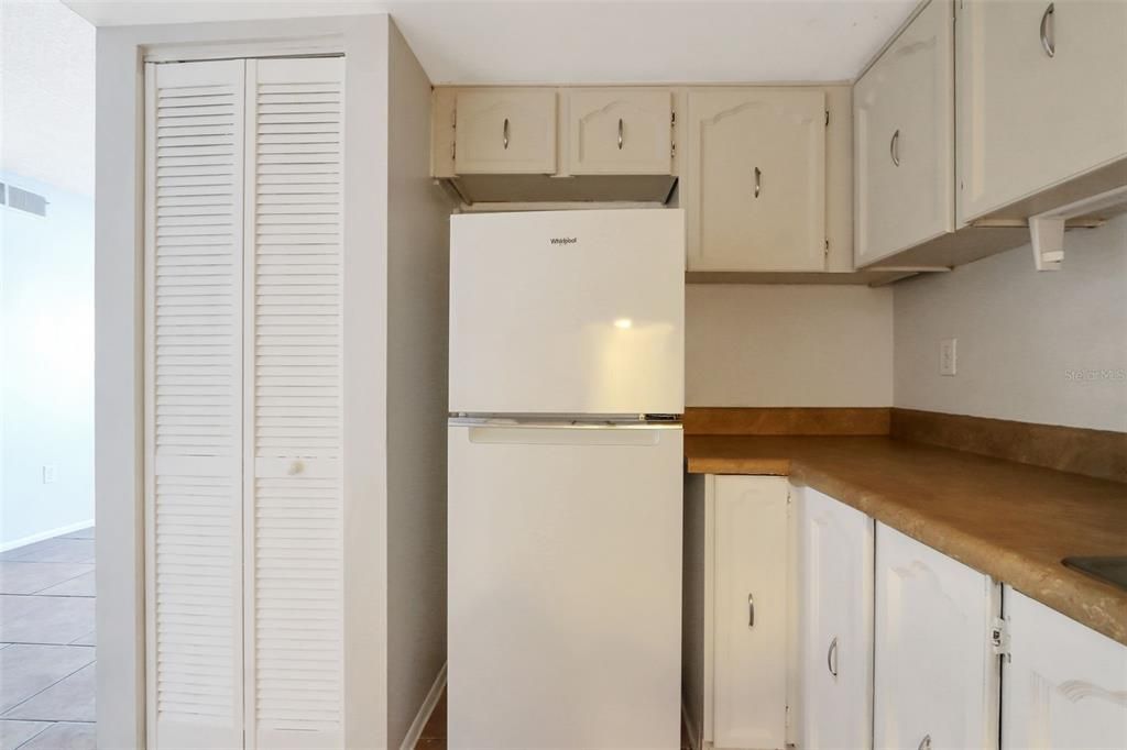 На продажу: $115,000 (2 спален, 1 ванн, 761 Квадратных фут)