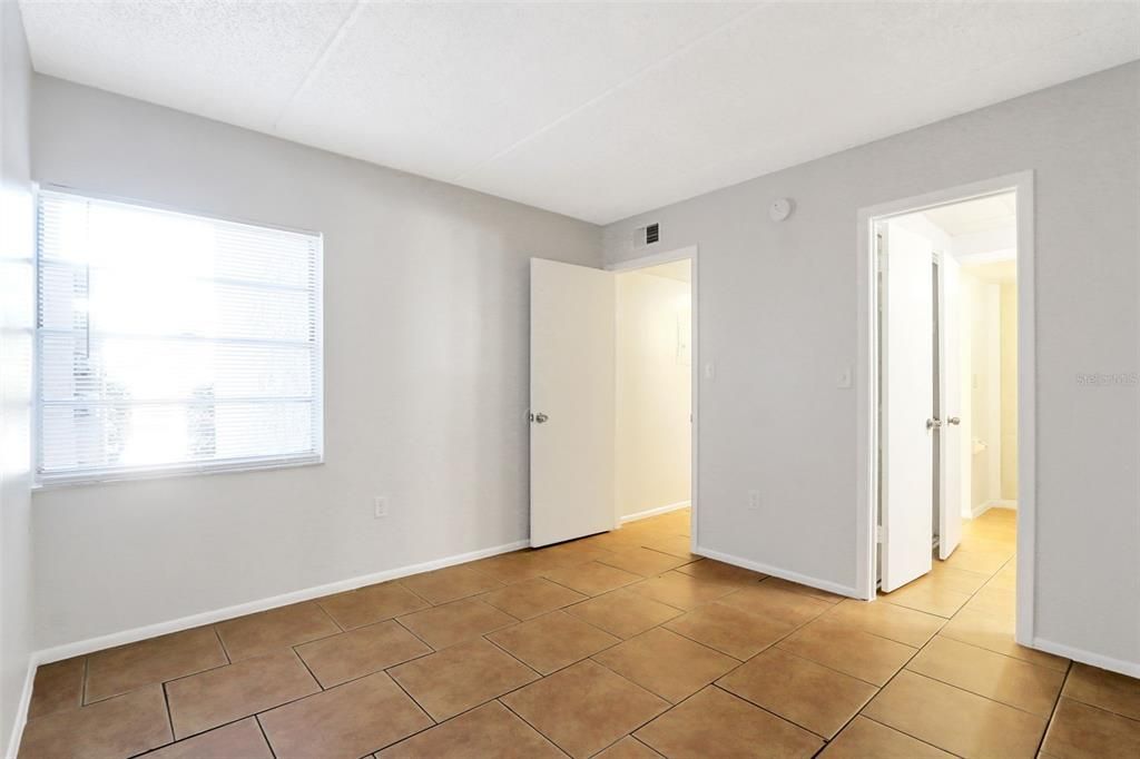 На продажу: $115,000 (2 спален, 1 ванн, 761 Квадратных фут)