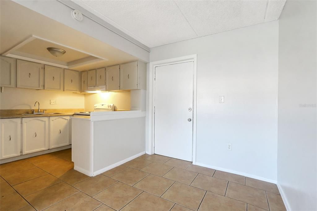 На продажу: $115,000 (2 спален, 1 ванн, 761 Квадратных фут)