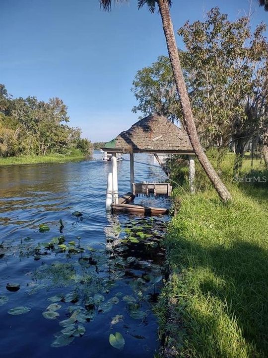 На продажу: $425,000 (0.43 acres)