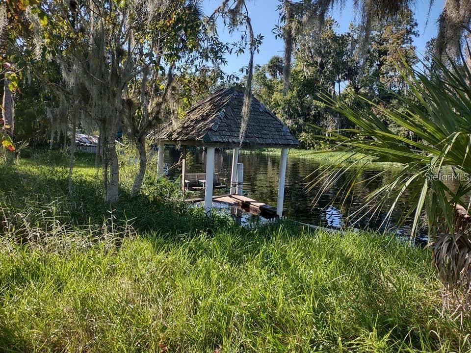 На продажу: $425,000 (0.43 acres)