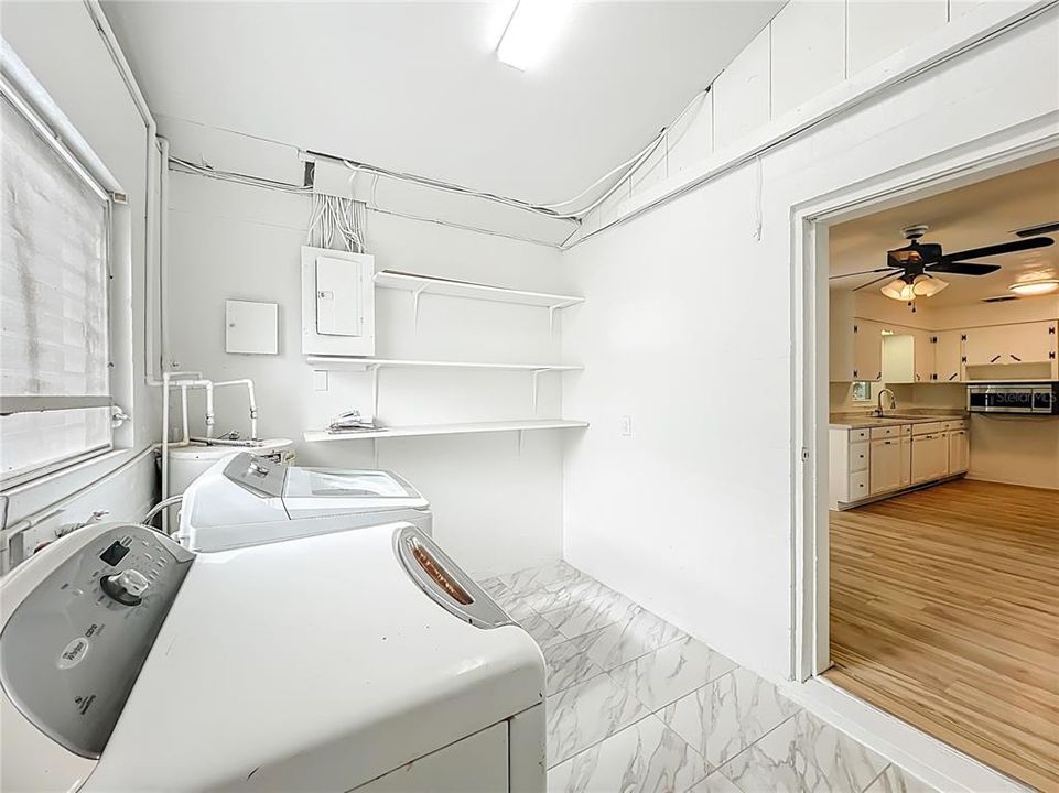 En Venta: $295,000 (3 camas, 2 baños, 1172 Pies cuadrados)