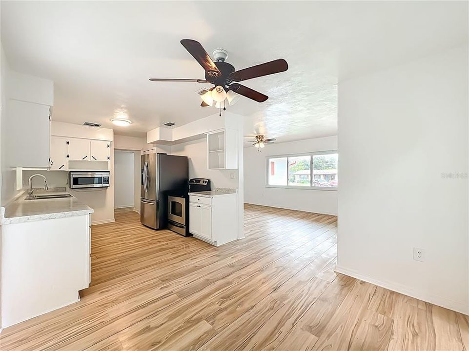 En Venta: $295,000 (3 camas, 2 baños, 1172 Pies cuadrados)