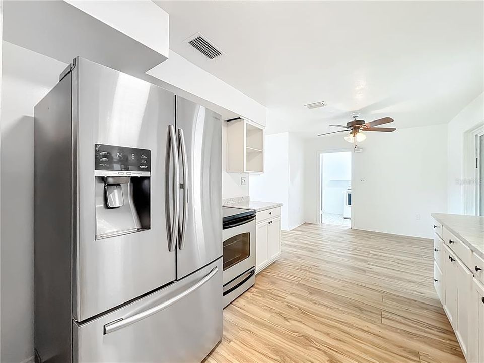 En Venta: $295,000 (3 camas, 2 baños, 1172 Pies cuadrados)