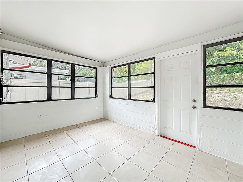 En Venta: $295,000 (3 camas, 2 baños, 1172 Pies cuadrados)