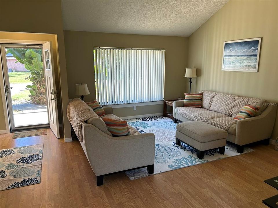 出租: $2,200 (3 贝兹, 2 浴室, 1246 平方英尺)