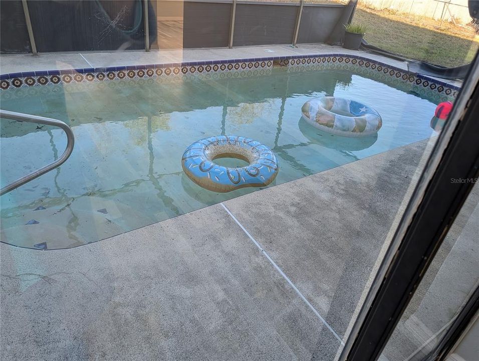 For Rent: $2,140 (3 beds, 2 baths, 1711 Square Feet)