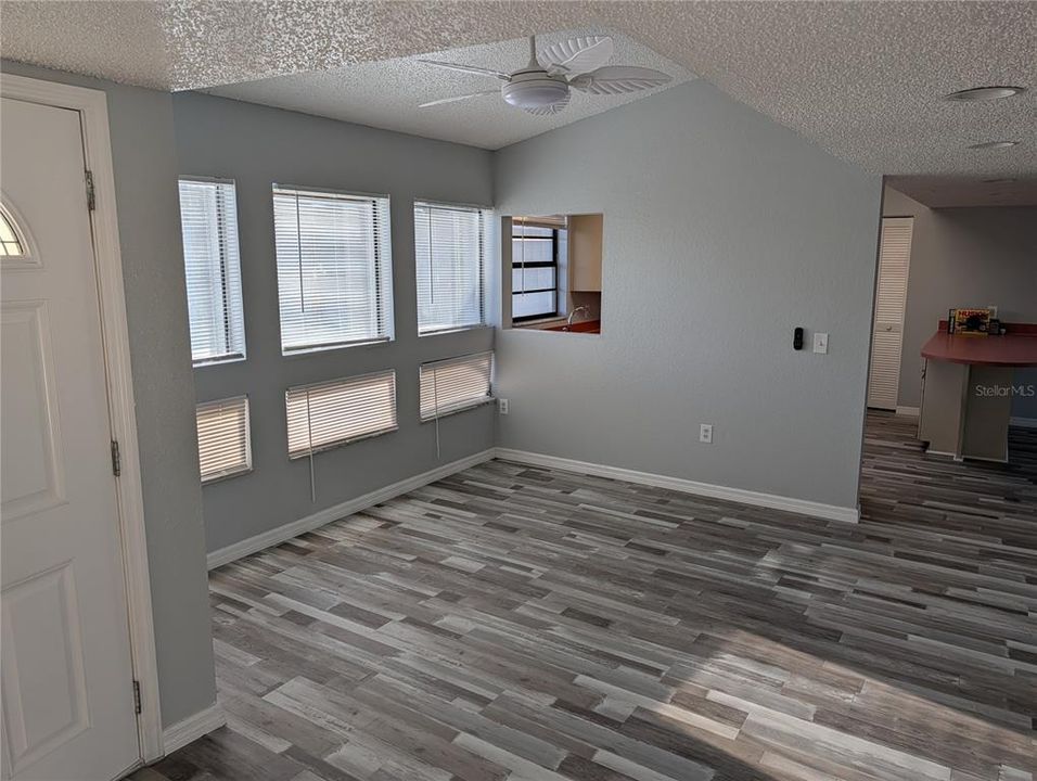 For Rent: $2,140 (3 beds, 2 baths, 1711 Square Feet)