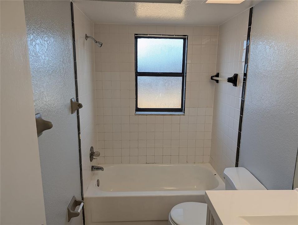 For Rent: $2,140 (3 beds, 2 baths, 1711 Square Feet)