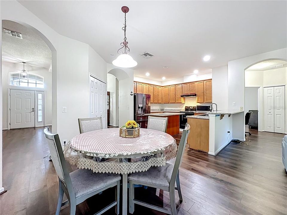 В аренду: $3,000 (4 спален, 3 ванн, 2396 Квадратных фут)