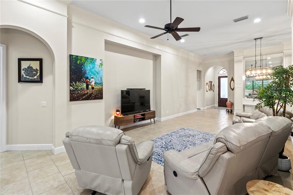 En Venta: $545,000 (2 camas, 2 baños, 1927 Pies cuadrados)