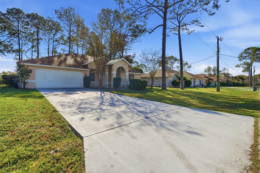 For Rent: $1,900 (4 beds, 2 baths, 1694 Square Feet)