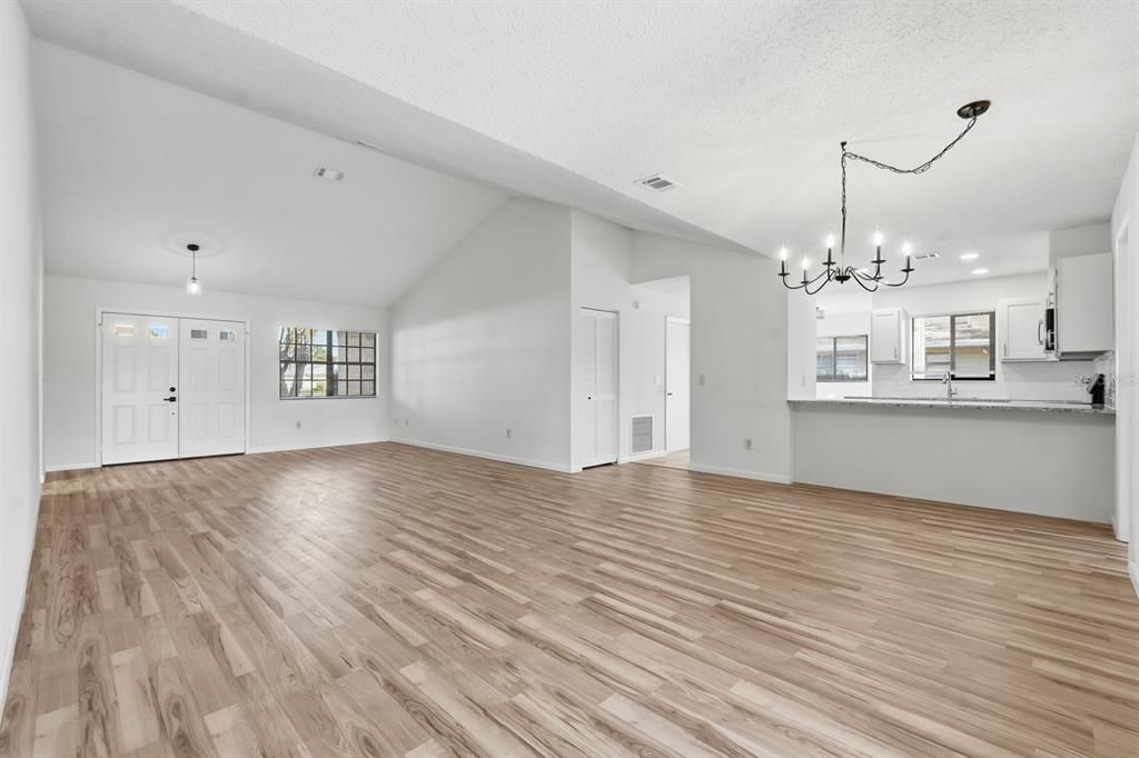 For Rent: $1,900 (4 beds, 2 baths, 1694 Square Feet)