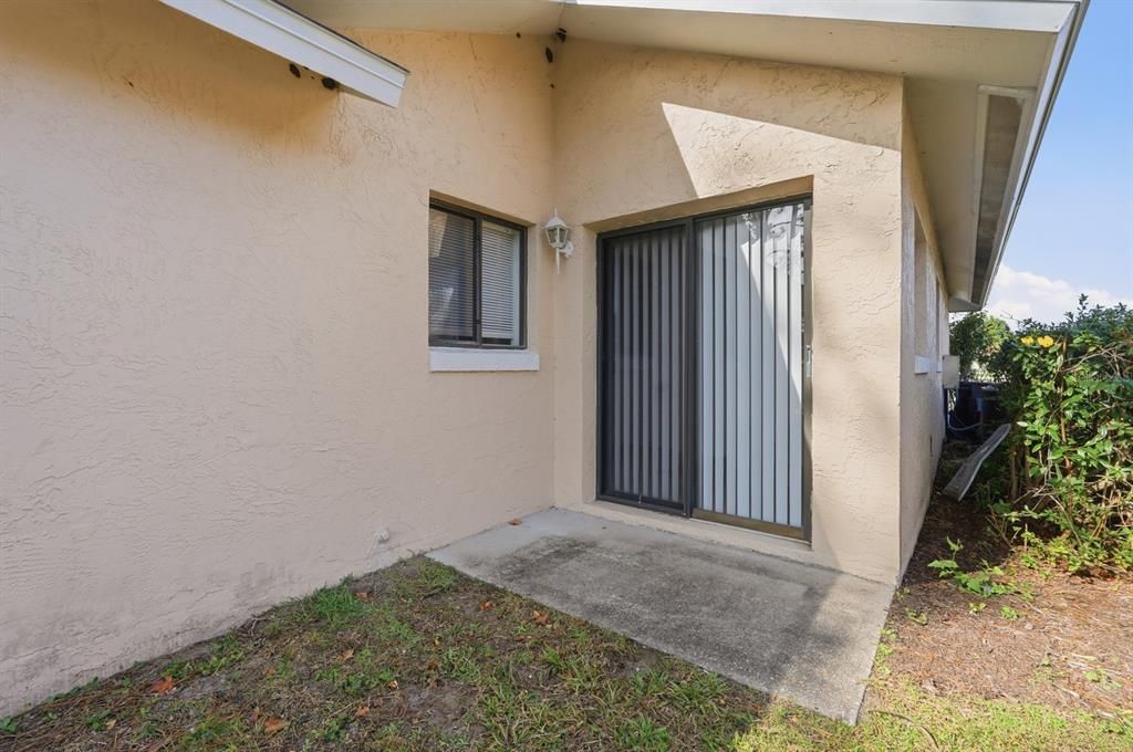 For Rent: $1,900 (4 beds, 2 baths, 1694 Square Feet)