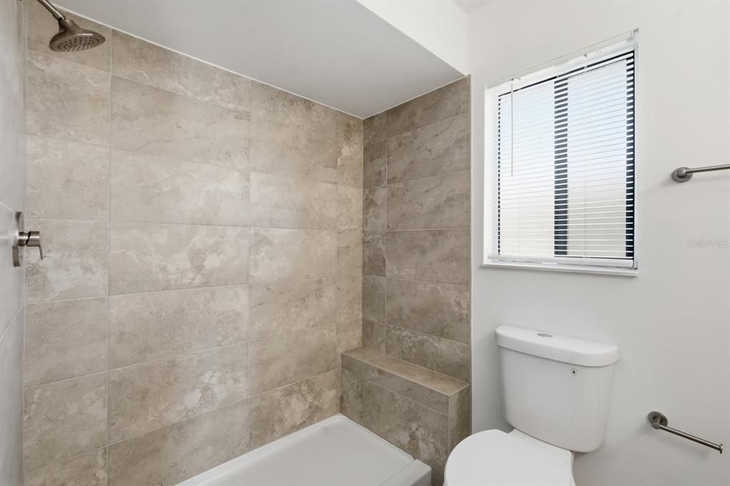 For Rent: $1,900 (4 beds, 2 baths, 1694 Square Feet)