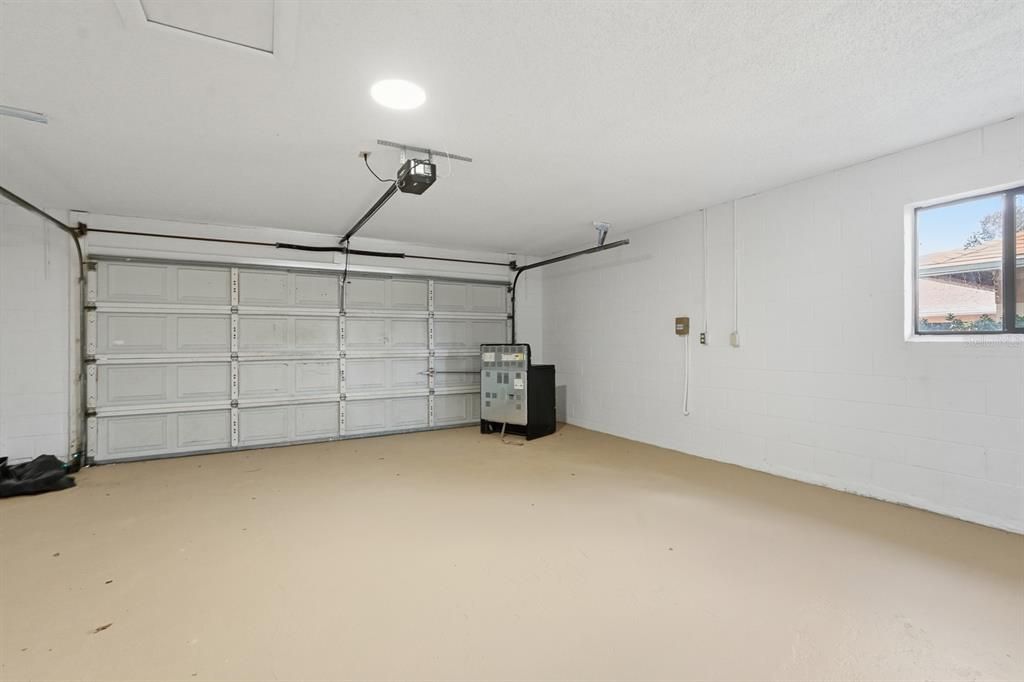 For Rent: $1,900 (4 beds, 2 baths, 1694 Square Feet)