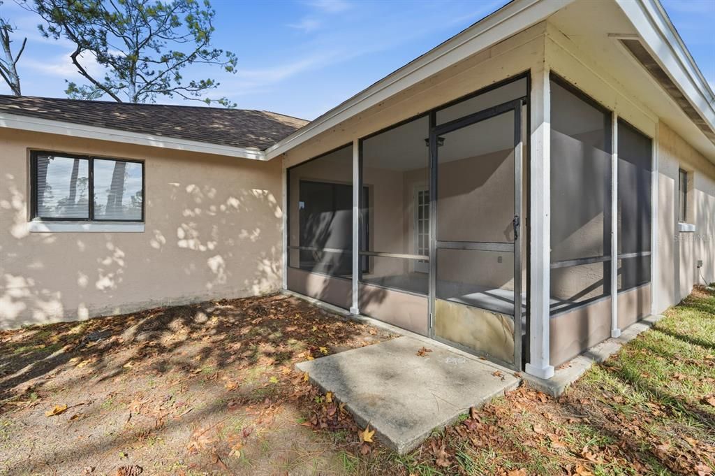 For Rent: $1,900 (4 beds, 2 baths, 1694 Square Feet)