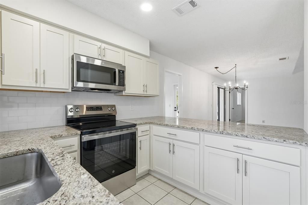 For Rent: $1,900 (4 beds, 2 baths, 1694 Square Feet)