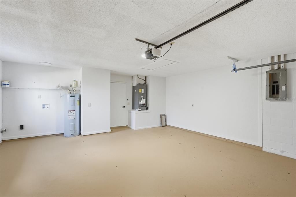 For Rent: $1,900 (4 beds, 2 baths, 1694 Square Feet)