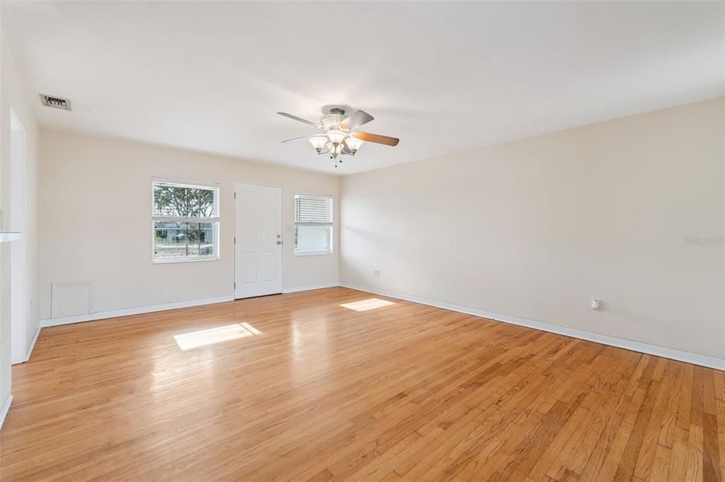 En Venta: $309,900 (3 camas, 2 baños, 1817 Pies cuadrados)