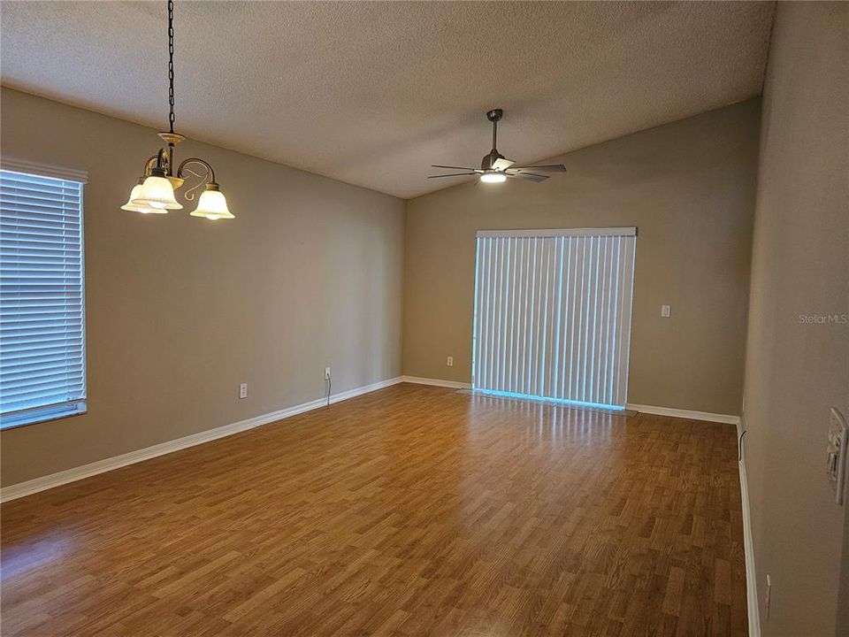 出租: $2,200 (3 贝兹, 2 浴室, 1260 平方英尺)