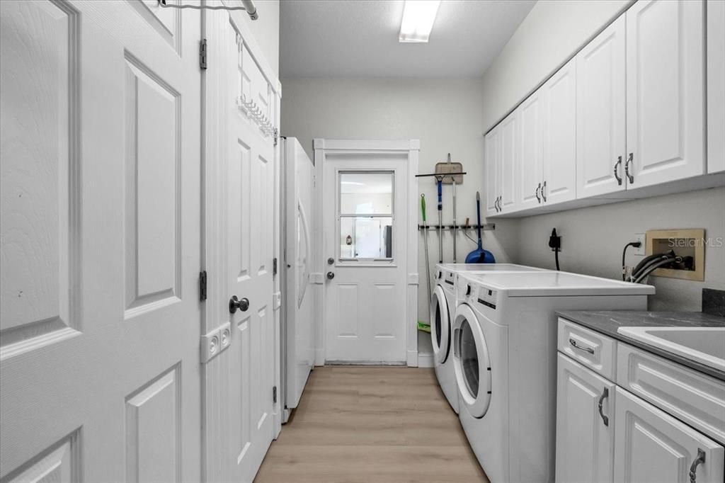 For Sale: $799,000 (4 beds, 3 baths, 2680 Square Feet)