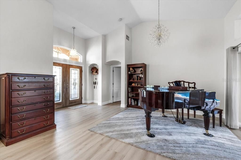 For Sale: $799,000 (4 beds, 3 baths, 2680 Square Feet)