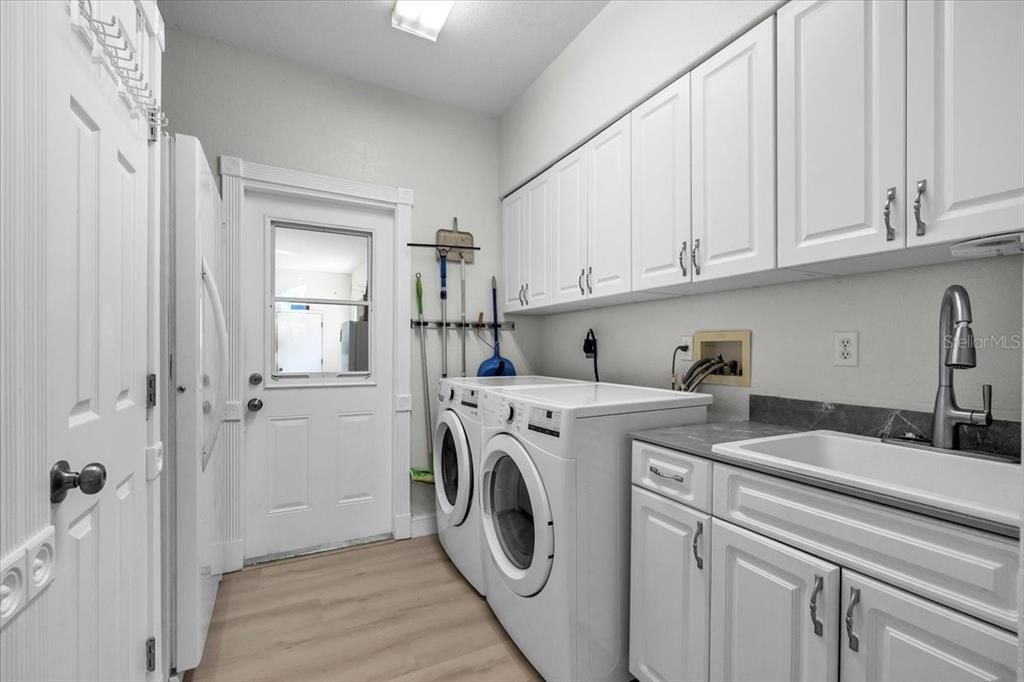 For Sale: $799,000 (4 beds, 3 baths, 2680 Square Feet)