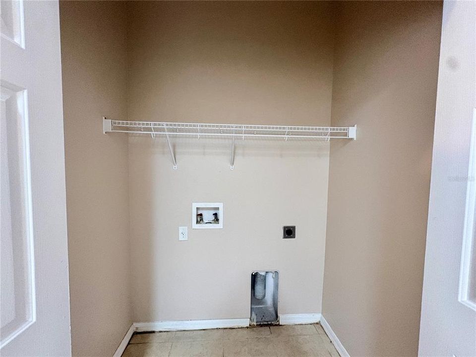 For Rent: $1,595 (2 beds, 1 baths, 1188 Square Feet)