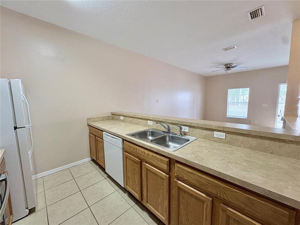 For Rent: $1,595 (2 beds, 1 baths, 1188 Square Feet)
