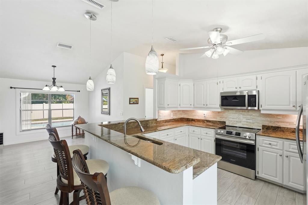 En Venta: $384,900 (3 camas, 2 baños, 1611 Pies cuadrados)