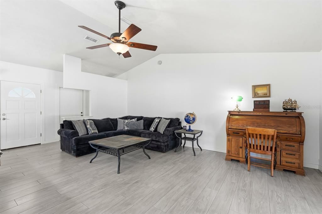 En Venta: $384,900 (3 camas, 2 baños, 1611 Pies cuadrados)