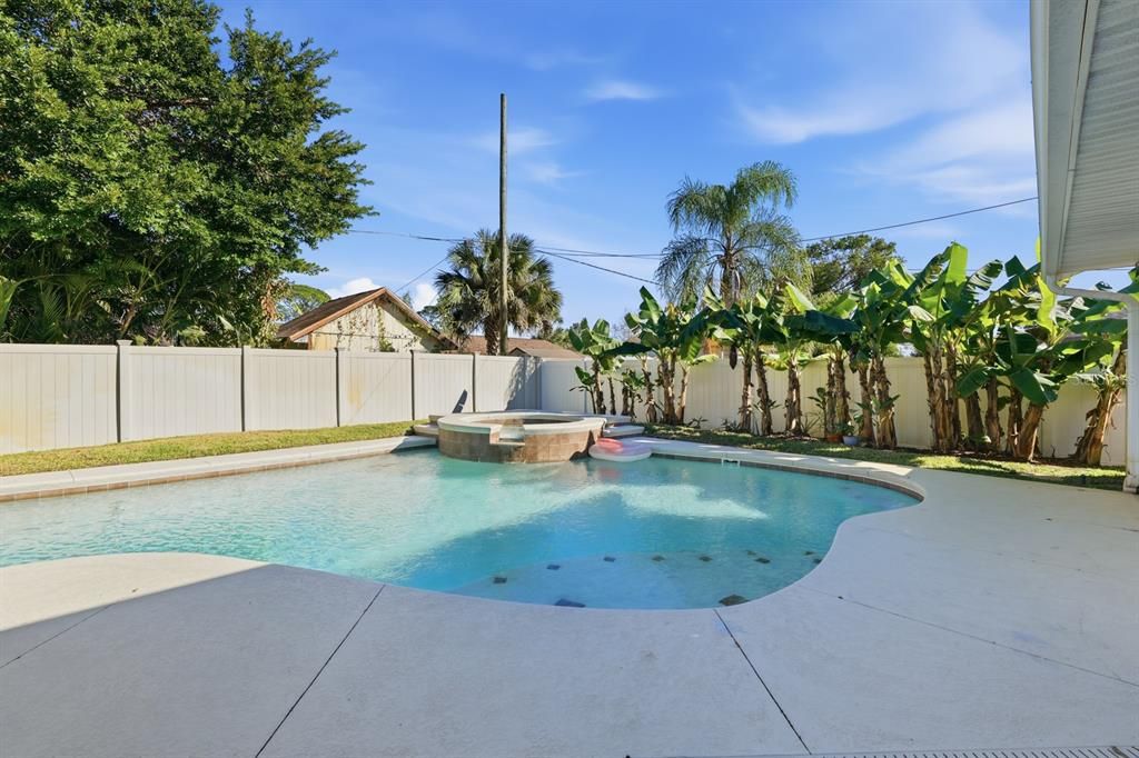 En Venta: $384,900 (3 camas, 2 baños, 1611 Pies cuadrados)