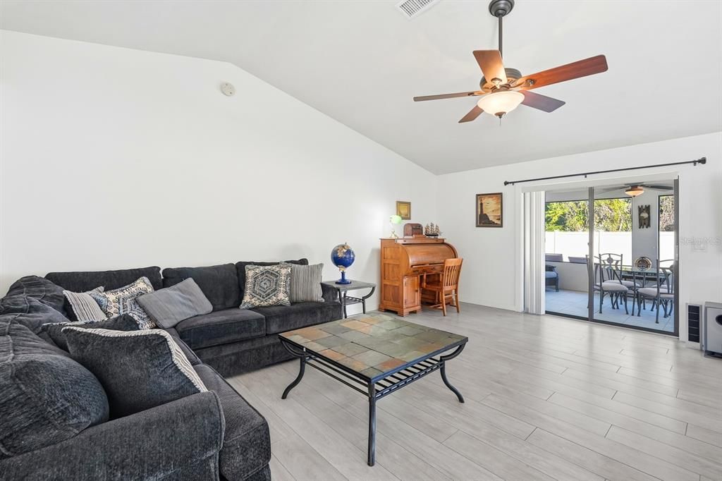 En Venta: $384,900 (3 camas, 2 baños, 1611 Pies cuadrados)