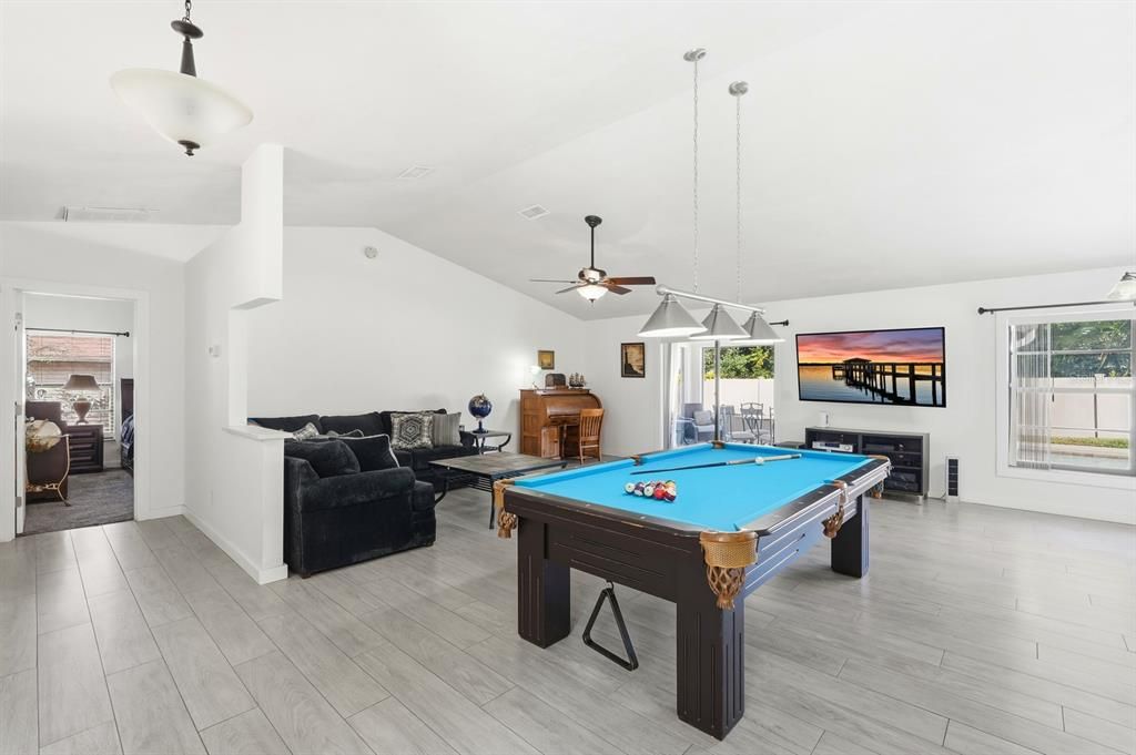 En Venta: $384,900 (3 camas, 2 baños, 1611 Pies cuadrados)